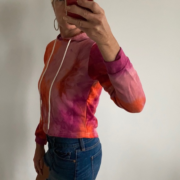 Tie Dye Hooded, Cropped Sweatshirt - Picture 4 of 8